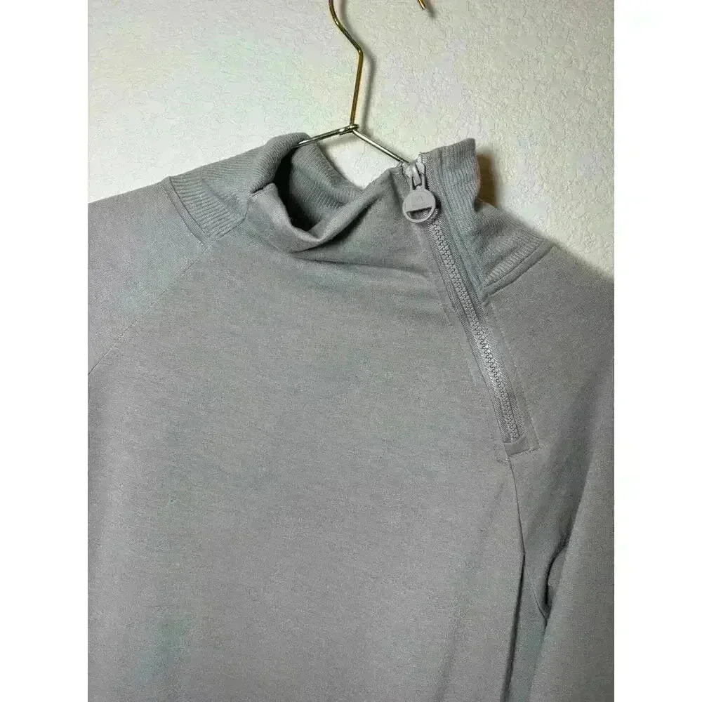Jones New York sports sweater size medium with pockets and zippers - Picture 7 of 8